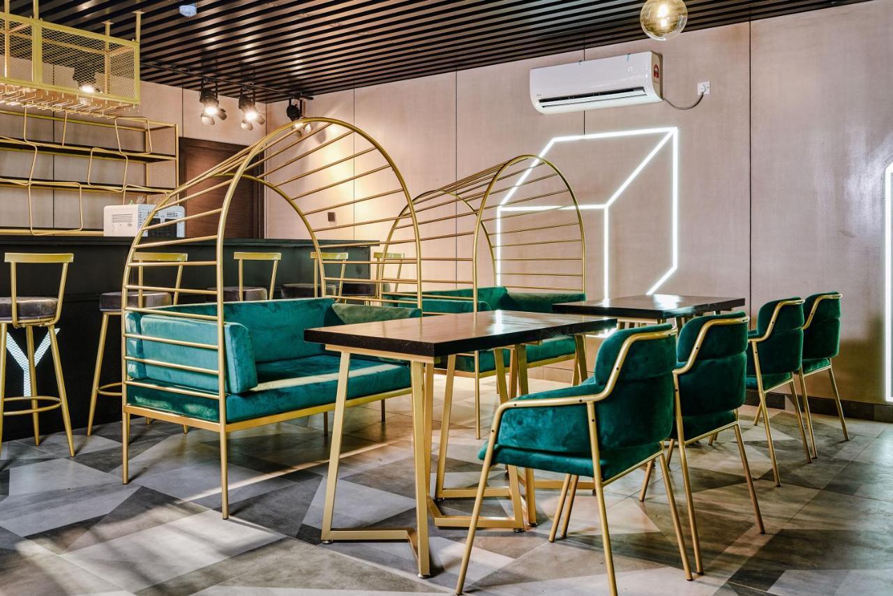 Neo Paly Hotel Semporna Exteriör bild